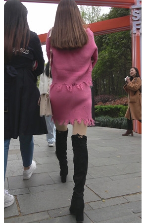 漂亮的粉色小姐姐