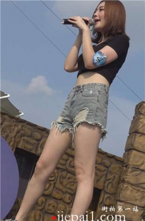 4k-比基尼模特换上热裤一样漂亮。