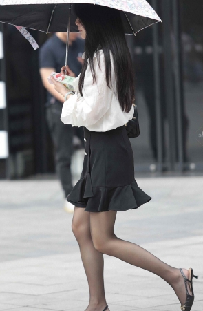 黑丝街拍高跟shaofu