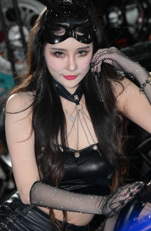 24921-2=193√魅力四射，性感皮热裤【套图➕视频】 18P