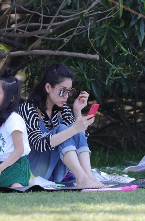 No742 妖娆冷艳的雪肤少妇，穿鞋前擦个脚都看得我心旷神怡