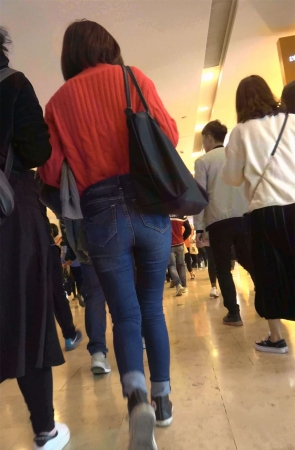 牛仔紧身气质小姐姐