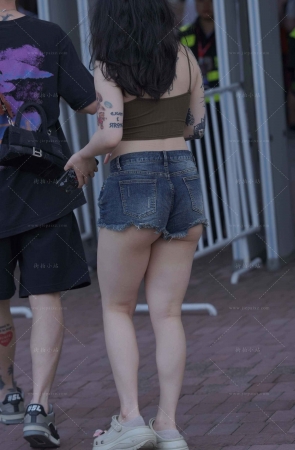 吊带衫热牛蜜臀