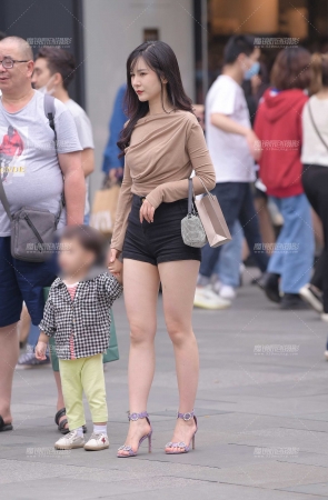 韵味的热裤辣妈~