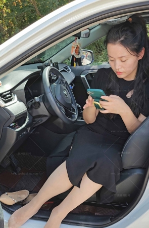 天津篇第6集-少妇车内丝足手机4K2min花絮图17P 8P